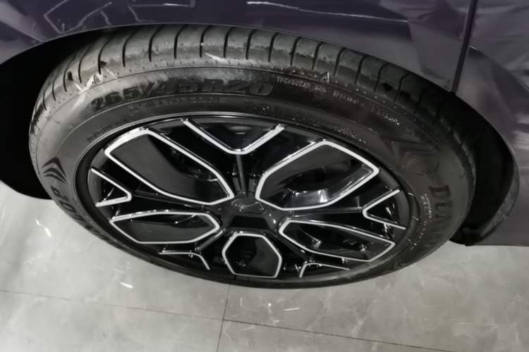 Used Avatr 12 2026 Revised Max Two-Motor Pure Electric Edition Right Rear Wheel Hub