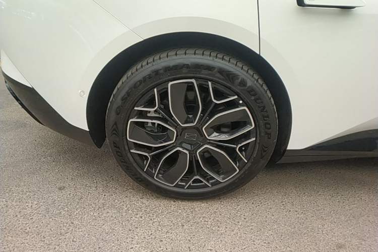 Used Avatr 12 2026 Max Pure-Electric Version Right Rear Wheel Hub
