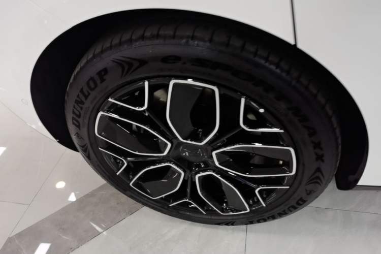 Used Avatr 12 2026 Max Range-Extended Version Right Rear Wheel Hub