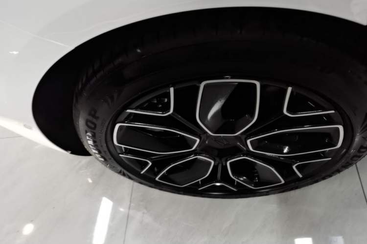 Used Avatr 12 2026 Revised Max Two-Motor Pure Electric Edition Right Rear Wheel Hub