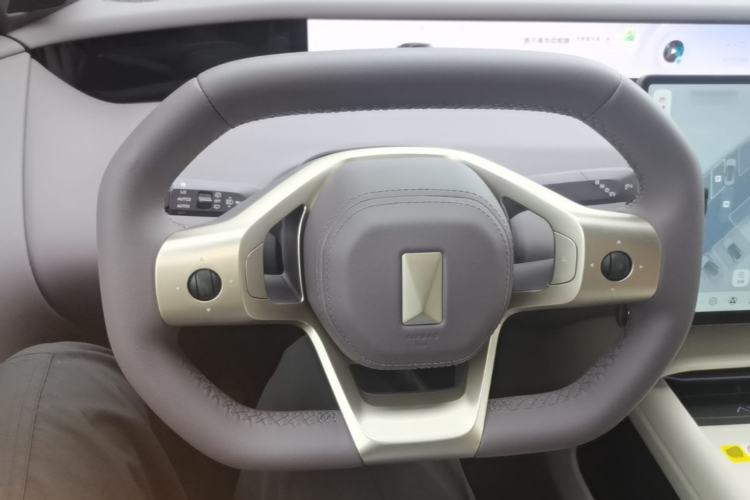 Used Avatr 06T 2026 Model Max Dual-Motor Pure Electric Version Steering Wheel