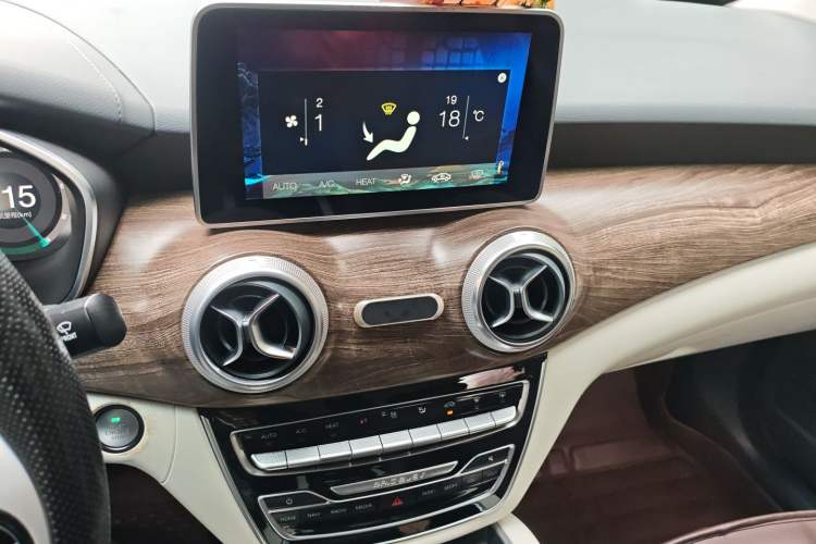 Used BAIC Beijing EU5 2018 R500 Smart Edition Audio And AC Panel