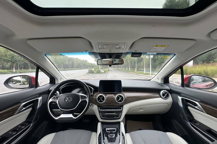 Used BAIC Beijing EU5 2018 R500 Smart Edition Interior 2