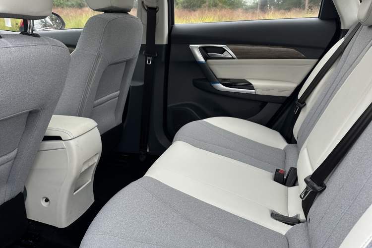Used BAIC Beijing EU5 2018 R500 Smart Edition Interior 3