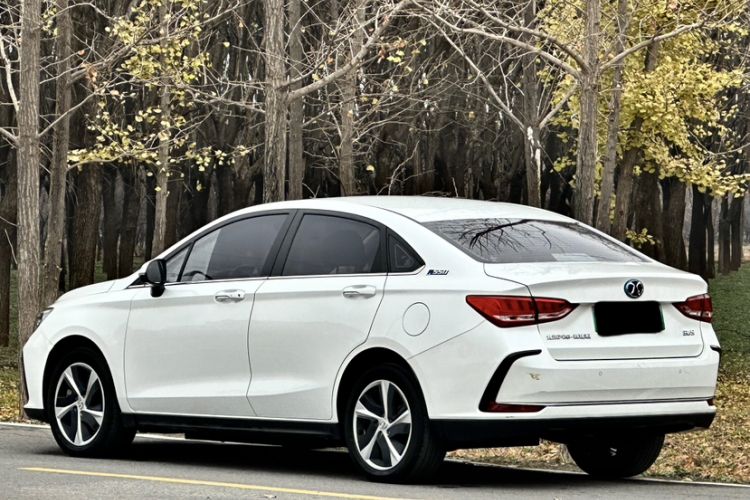 Used BAIC Beijing EU5 2018 R550 Smart Trend Edition Exterior 2