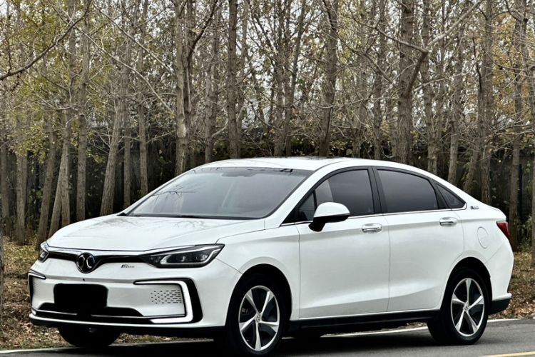 Used BAIC Beijing EU5 2018 R550 Smart Trend Edition Exterior 3