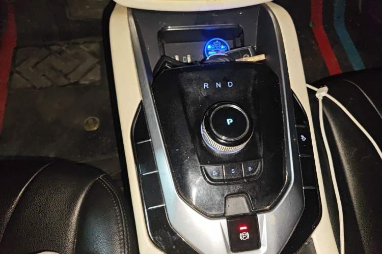 Used BAIC Beijing EU5 2018 R500 Smart Wind Edition Gear Lever