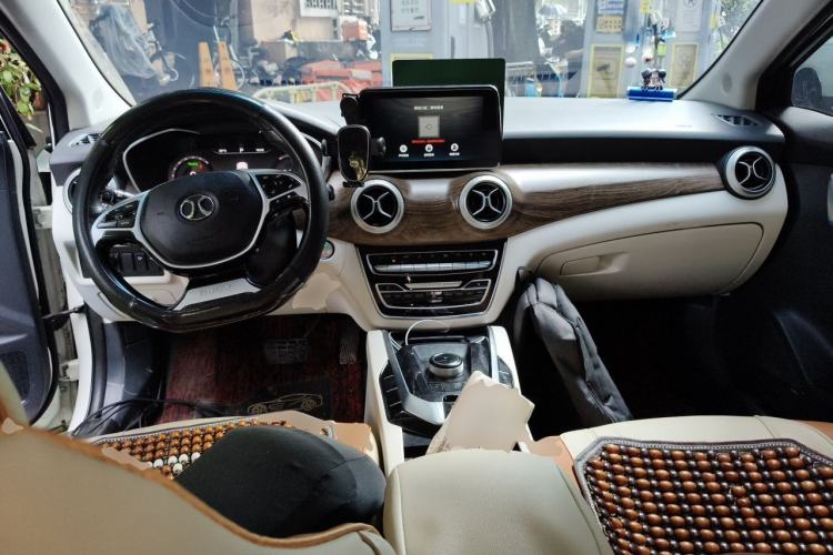 Used BAIC Beijing EU5 2018 R500 Smart Wind Edition Center Console