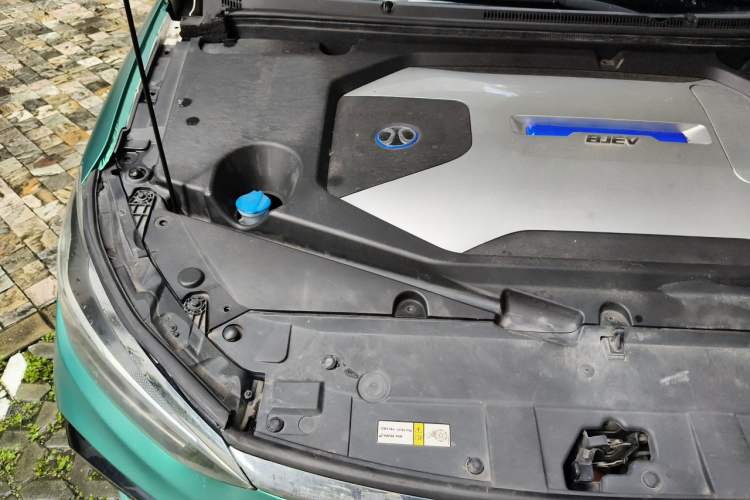 Used BAIC Beijing EU5 2018 R500 Smart Wind Edition Engine Bay Right