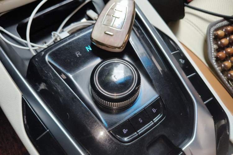 Used BAIC Beijing EU5 2018 R500 Smart Wind Edition Gear Lever