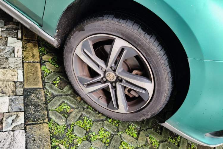 Used BAIC Beijing EU5 2018 R500 Smart Wind Edition Right Front Wheel Hub