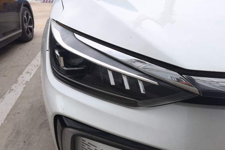 Used BAIC Beijing EU5 2018 R500 Smart Wind Edition Right Front Headlight