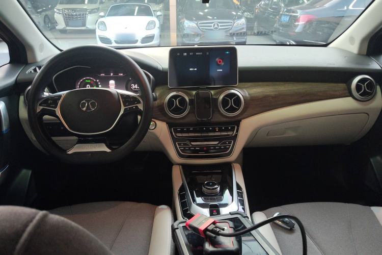 Used BAIC Beijing EU5 2018 R500 Smart Wind Edition Center Console