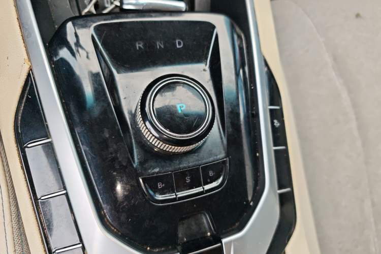 Used BAIC Beijing EU5 2018 R500 Smart Wind Edition Gear Lever