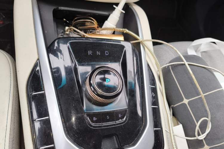 Used BAIC Beijing EU5 2018 R500 Smart Wind Edition Gear Lever