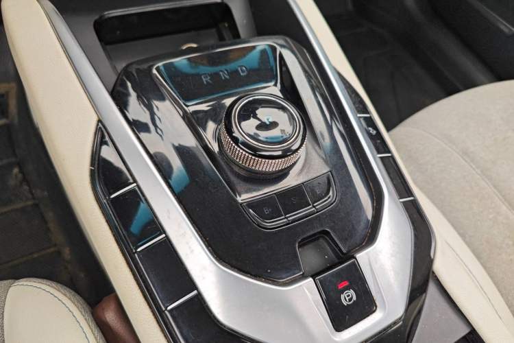 Used BAIC Beijing EU5 2018 R500 Smart Wind Edition Gear Lever