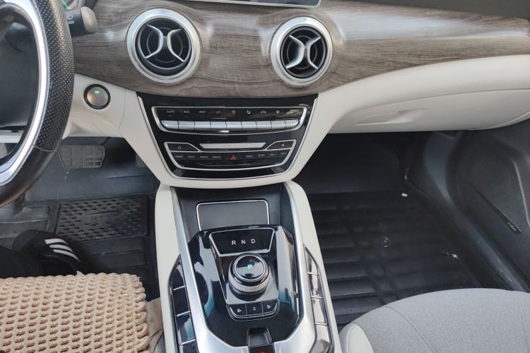 Used BAIC Beijing EU5 2018 R500 Smart Wind Edition Interior 2