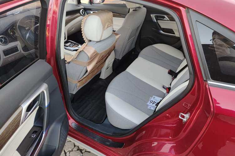 Used BAIC Beijing EU5 2018 R500 Smart Wind Edition Interior 3