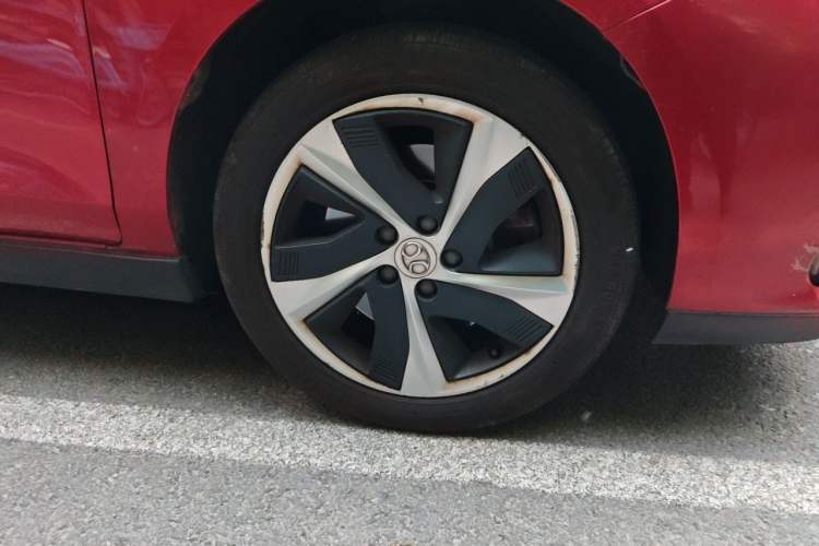 Used BAIC Beijing EU5 2018 R550 Smart Trend Edition Right Front Wheel Hub