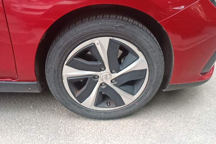 Used BAIC Beijing EU5 2018 R550 Smart Trend Edition Right Front Wheel Hub
