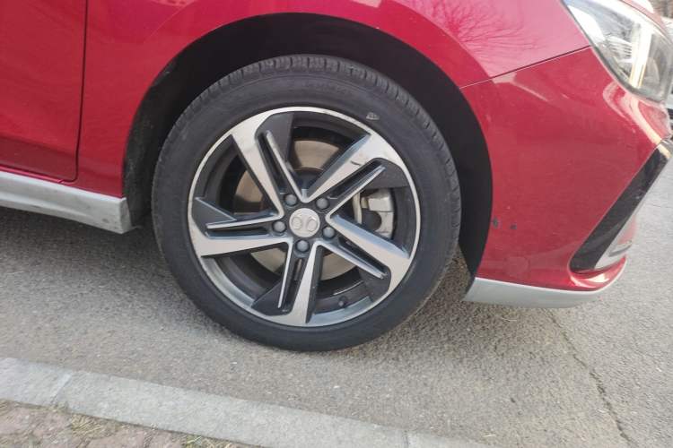 Used BAIC Beijing EU5 2018 R500 Smart Wind Edition Right Front Wheel Hub