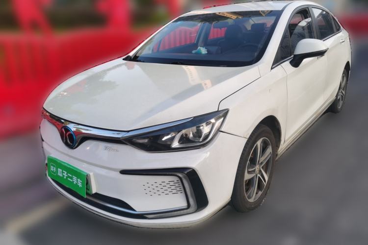 BAIC Beijing EU5 2018 R500 Smart Wind Edition مستعملة Guazi used car, China used car export, Used car for sale, Used  cars, Cheapest cars for sale