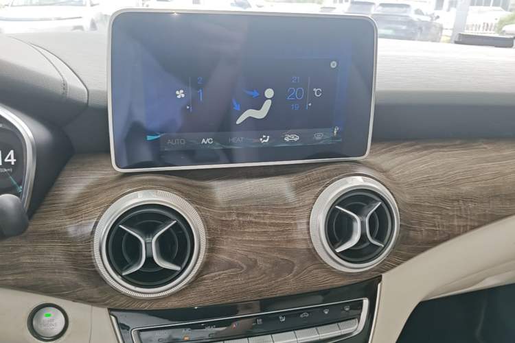 Used BAIC Beijing EU5 2018 R500 Smart Wind Edition Audio And AC Panel