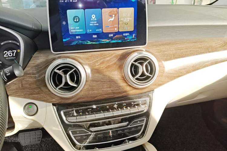 Used BAIC Beijing EU5 2018 R500 Smart Wind Edition Audio And AC Panel