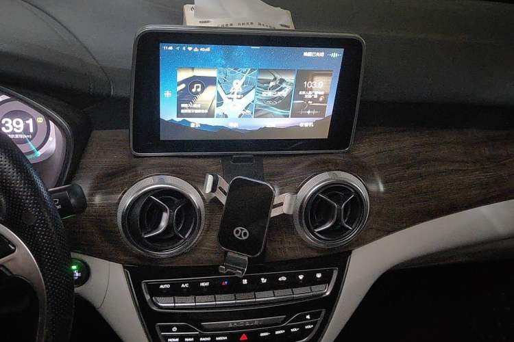 Used BAIC Beijing EU5 2018 R500 Smart Wind Edition Audio And AC Panel