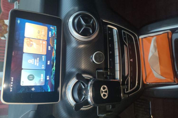 Used BAIC Beijing EU5 2018 R500 Smart Wind Edition Audio And AC Panel