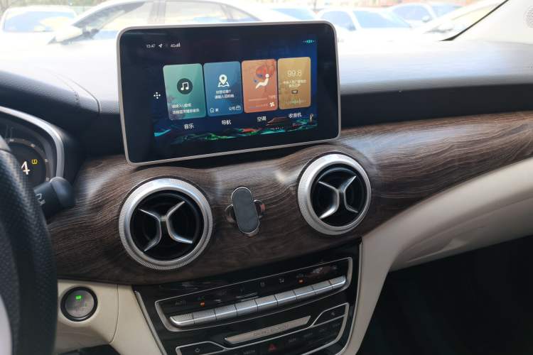 Used BAIC Beijing EU5 2018 R500 Smart Wind Edition Audio And AC Panel