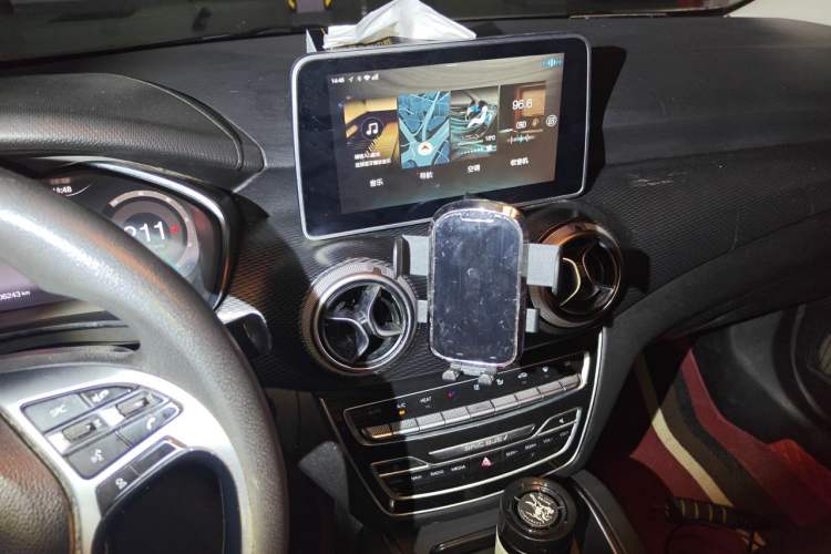 Used BAIC Beijing EU5 2018 R500 Smart Wind Edition Audio And AC Panel