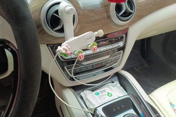 Used BAIC Beijing EU5 2018 R500 Smart Edition Audio And AC Panel