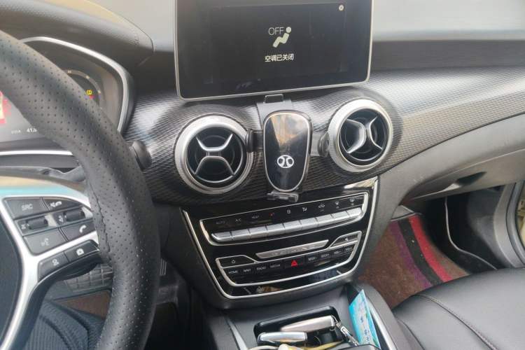 Used BAIC Beijing EU5 2018 R500 Smart Wind Edition Audio And AC Panel