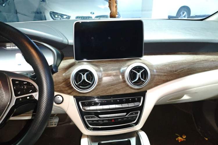Used BAIC Beijing EU5 2018 R500 Smart Wind Edition Audio And AC Panel