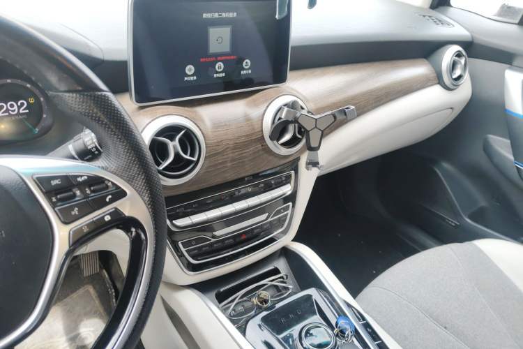 Used BAIC Beijing EU5 2018 R500 Smart Wind Edition Audio And AC Panel