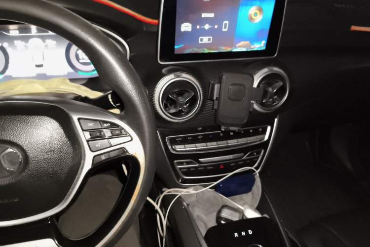 Used BAIC Beijing EU5 2018 R500 Smart Wind Edition Audio And AC Panel