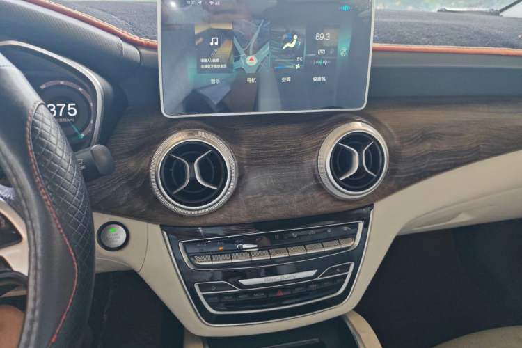 Used BAIC Beijing EU5 2018 R500 Smart Wind Edition Audio And AC Panel