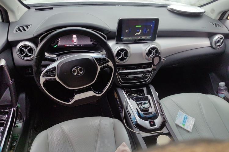 Used BAIC Beijing EU5 2018 R550 Smart Trend Edition Center Console