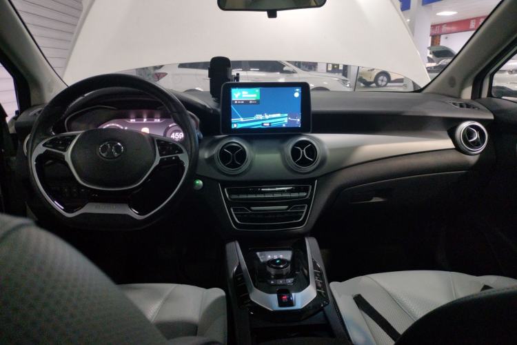 Used BAIC Beijing EU5 2018 R550 Smart Trend Edition Center Console