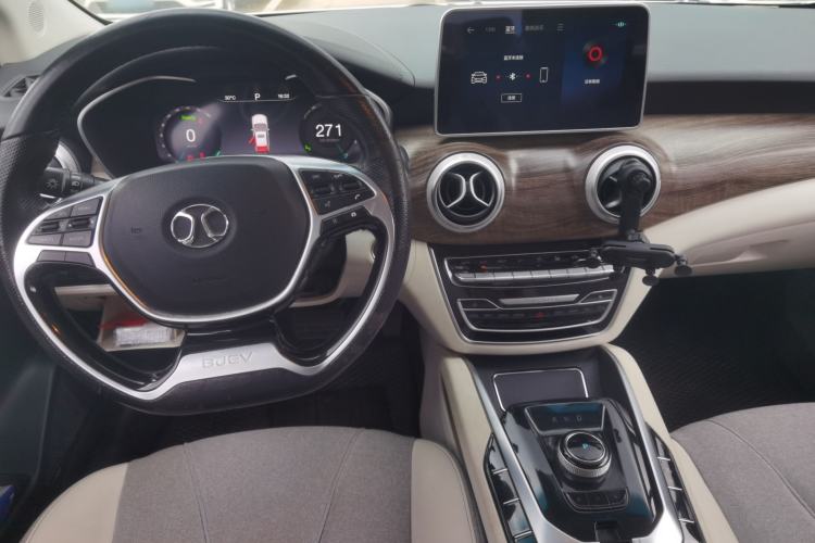 Used BAIC Beijing EU5 2018 R500 Smart Wind Edition Center Console