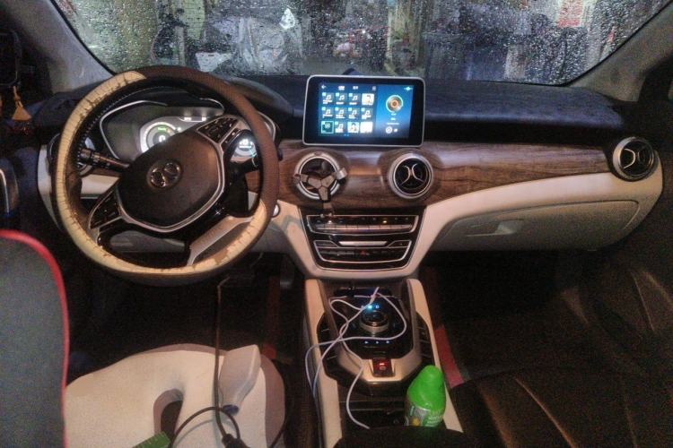 Used BAIC Beijing EU5 2018 R500 Smart Wind Edition Center Console
