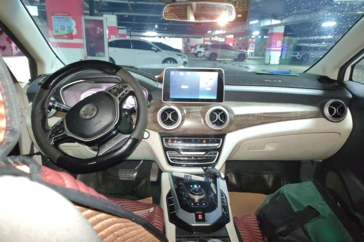 Used BAIC Beijing EU5 2018 R500 Smart Wind Edition Center Console