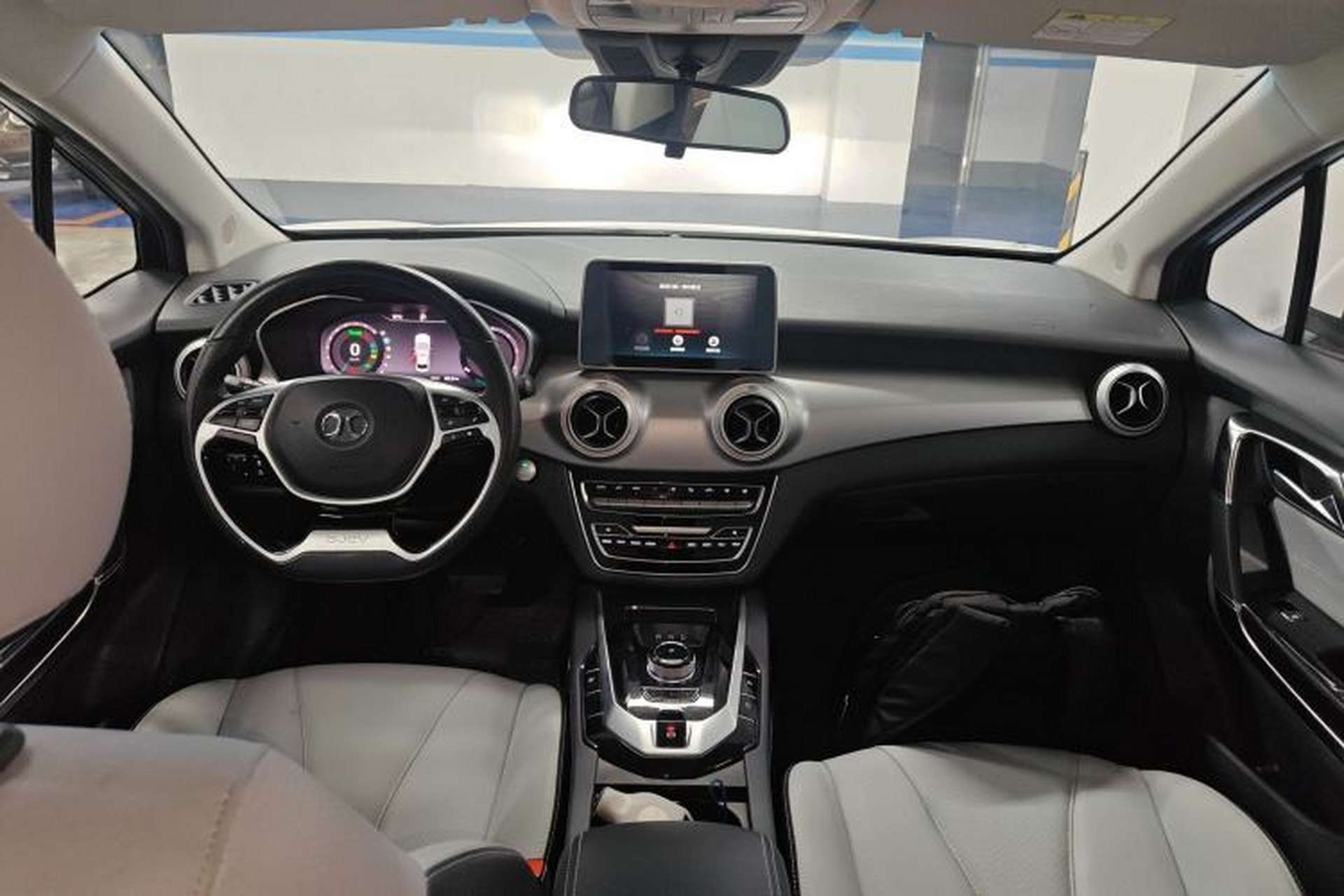 Used BAIC Beijing EU5 2018 R550 Smart Trend Edition Center Console