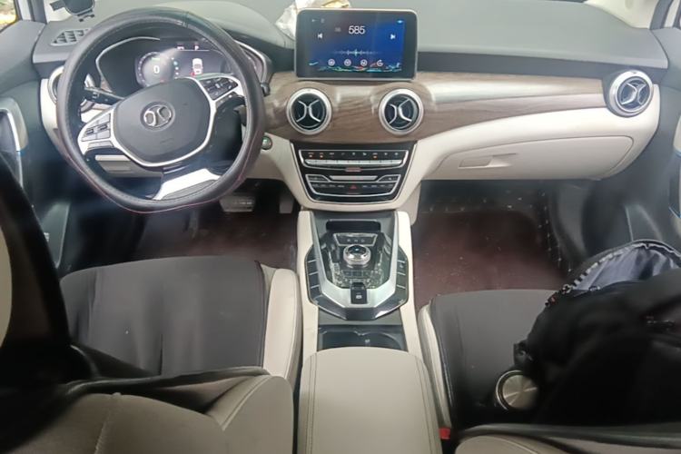 Used BAIC Beijing EU5 2018 R500 Smart Wind Edition Center Console