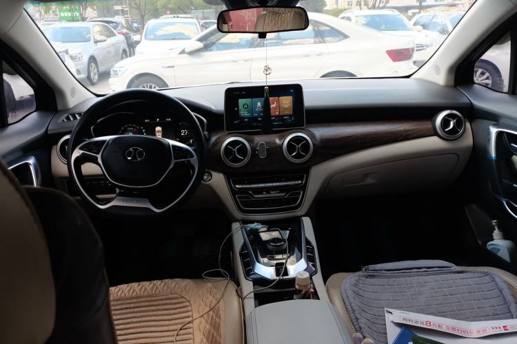 Used BAIC Beijing EU5 2018 R500 Smart Wind Edition Center Console