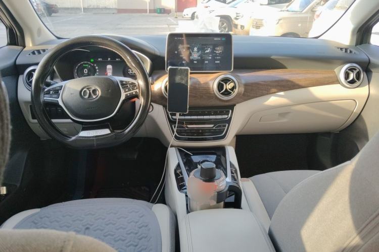 Used BAIC Beijing EU5 2018 R500 Smart Wind Edition Center Console