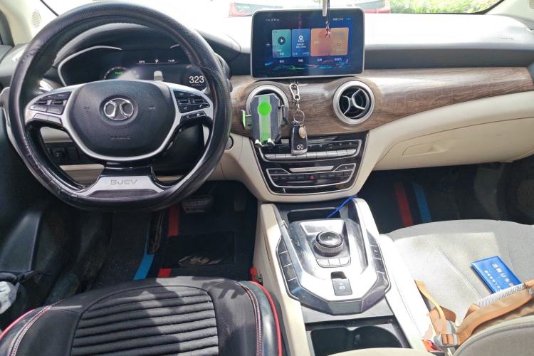 Used BAIC Beijing EU5 2018 R500 Smart Wind Edition Center Console