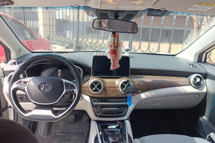 Used BAIC Beijing EU5 2018 R500 Smart Wind Edition Center Console