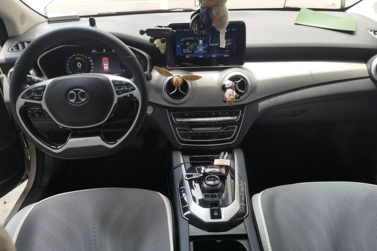 Used BAIC Beijing EU5 2018 R550 Smart Trend Edition Center Console